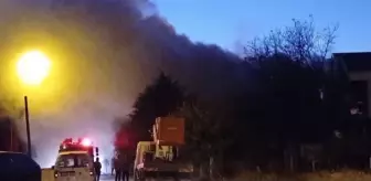 Silivri'de tek katlı ahşap bina yangın sonucu kullanılamaz hale geldi