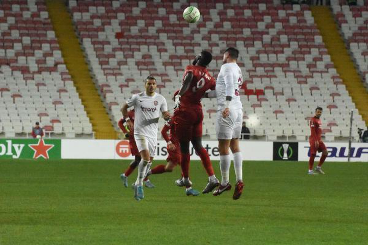 Sivasspor, Konferans Ligi\'nde gruptan çıkmayı garantiledi
