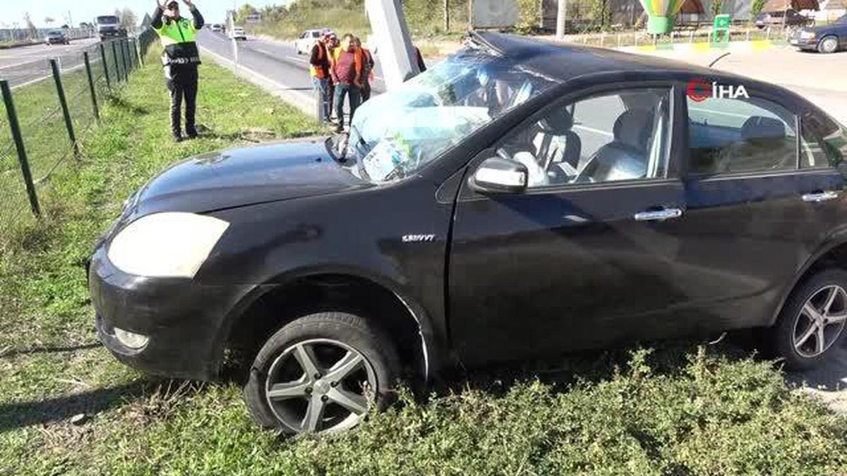 Yola dökülen yağ kazaya neden oldu: 2 yaralı