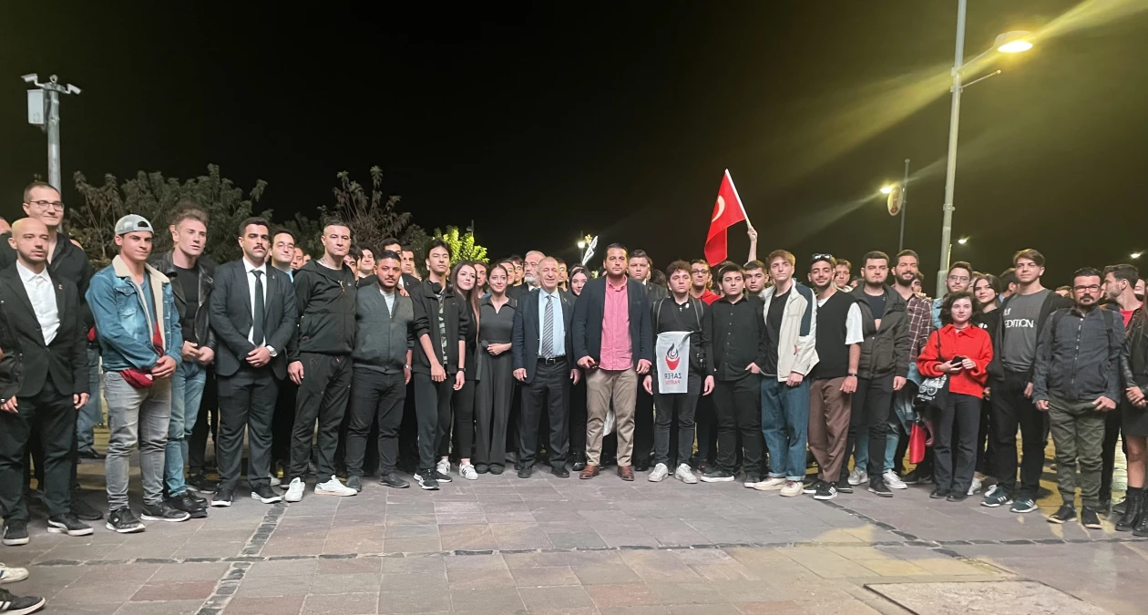 Zafer Partisi Genel Başkanı Özdağ, İzmir\'de gençlerle bir araya geldi