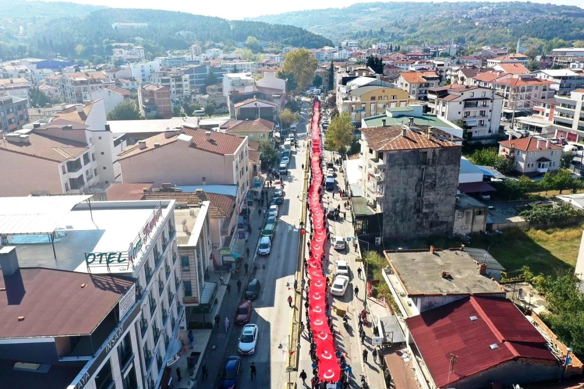 300 metrelik Türk bayrağı ile Cumhuriyet coşkusu