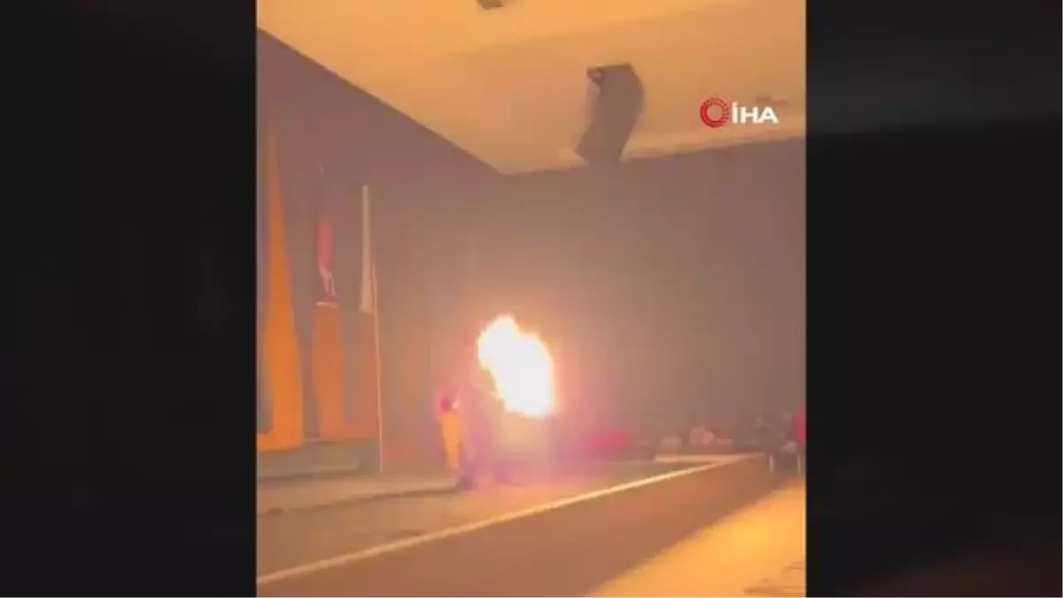 Ateş gösterisi yaparken alevler arasında kaldı... O anlar kamerada