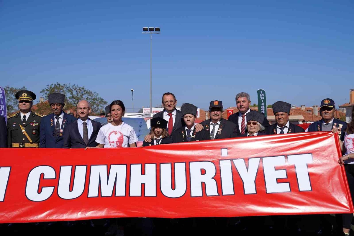 Ayvalık\'ta Cumhuriyet coşkusu