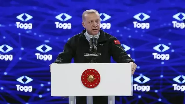 Cumhurbaşkanı Erdoğan'ın binlerce kişi önünde Emine Erdoğan'a yaptığı jest, tüm salona tebessüm ettirdi Cumhurbaşkanı Erdoğan'ın binlerce kişi önünde Emine Erdoğan'a yaptığı jest, tüm salona tebessüm ettirdi