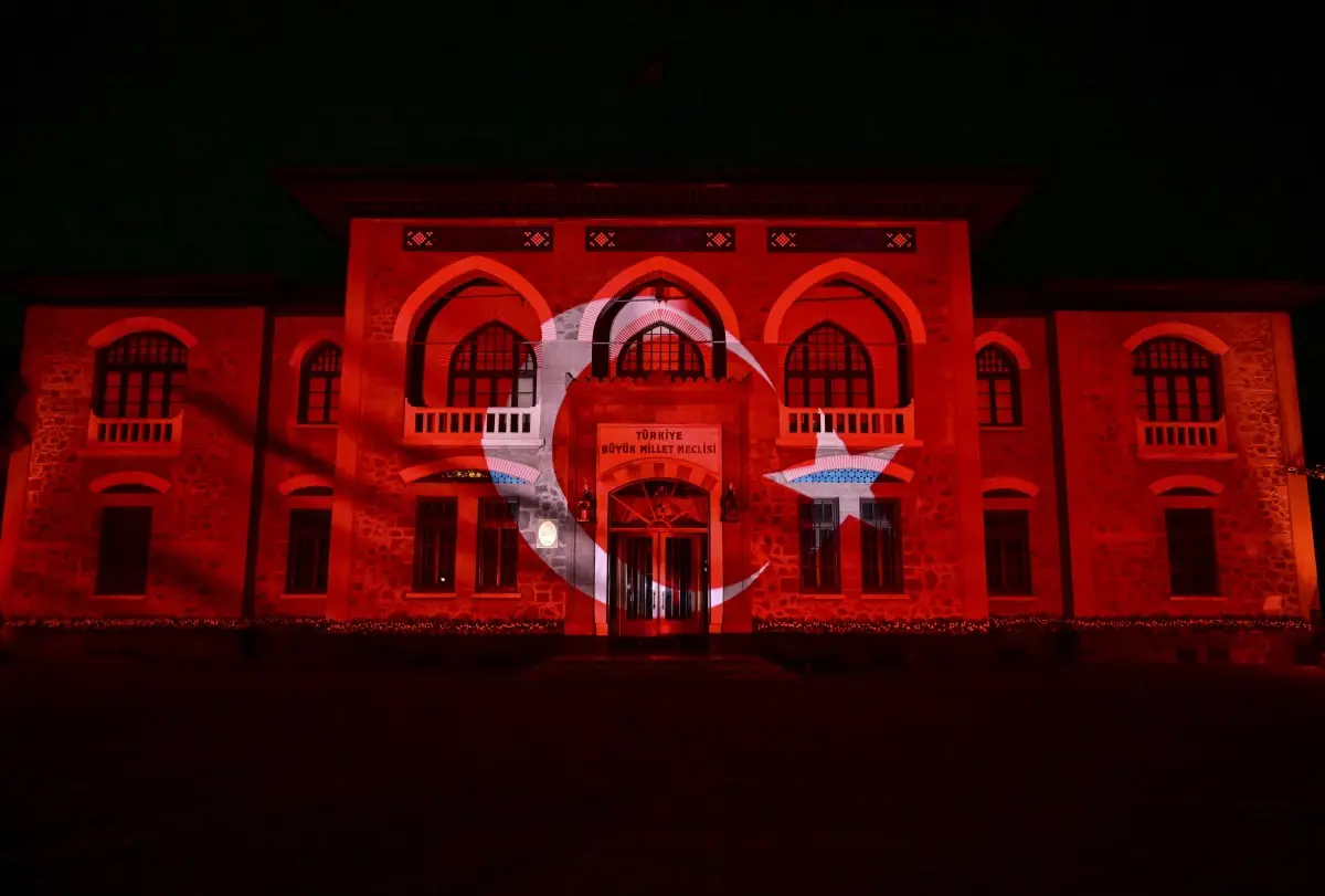 Cumhuriyet Bayramı, 3 boyutlu mapping gösterileriyle kutlandı