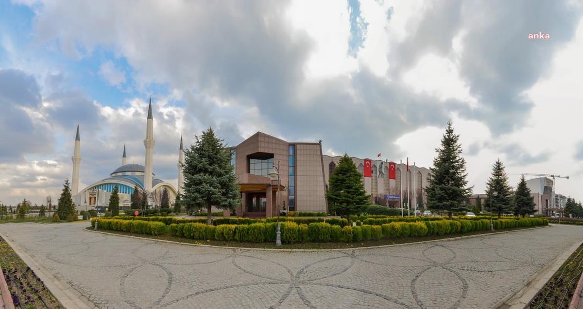 Diyanet\'ten \'Cumhuriyet Bayramı\' Mesajı: "Türkiye Cumhuriyeti, Varlığını ve Birliğini İlelebet Koruyacaktır"