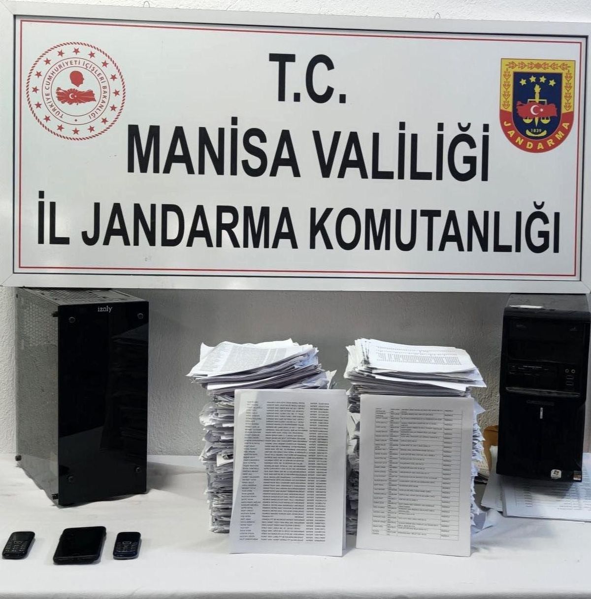 Dolandırıcılık şüphelisi aile yakalandı