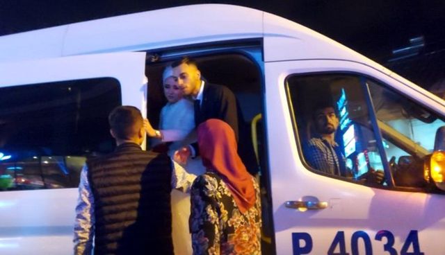 Düğünü yarıda bırakan kavga! Genç çiftin en mutlu günü kabusa döndü Düğünü yarıda bırakan kavga! Genç çiftin en mutlu günü kabusa döndü