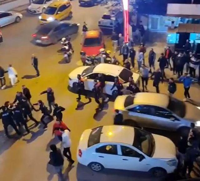 Düğünü yarıda bırakan kavga! Genç çiftin en mutlu günü kabusa döndü Düğünü yarıda bırakan kavga! Genç çiftin en mutlu günü kabusa döndü