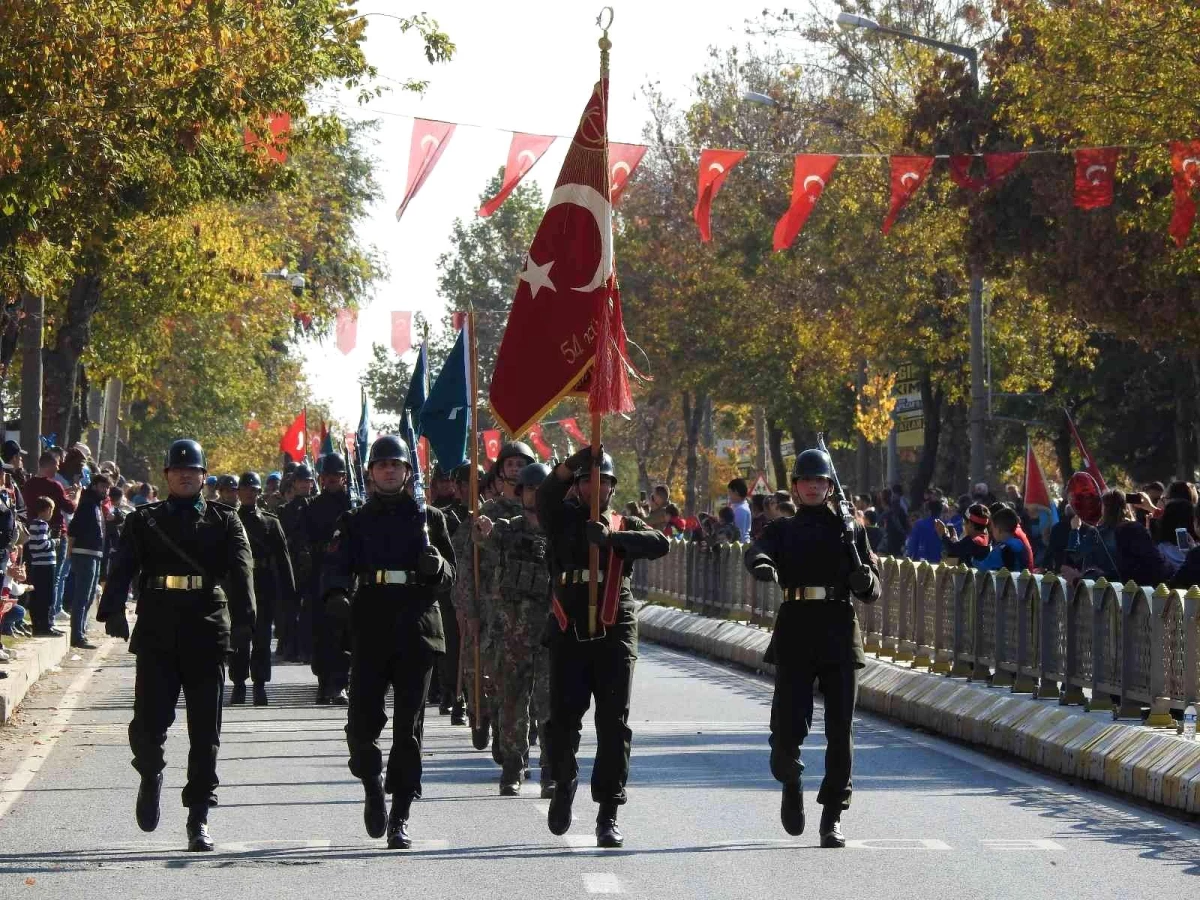 Edirne\'de bayrağını alan meydana koştu, 7\'den 70\'e Cumhuriyet coşkusu yaşandı