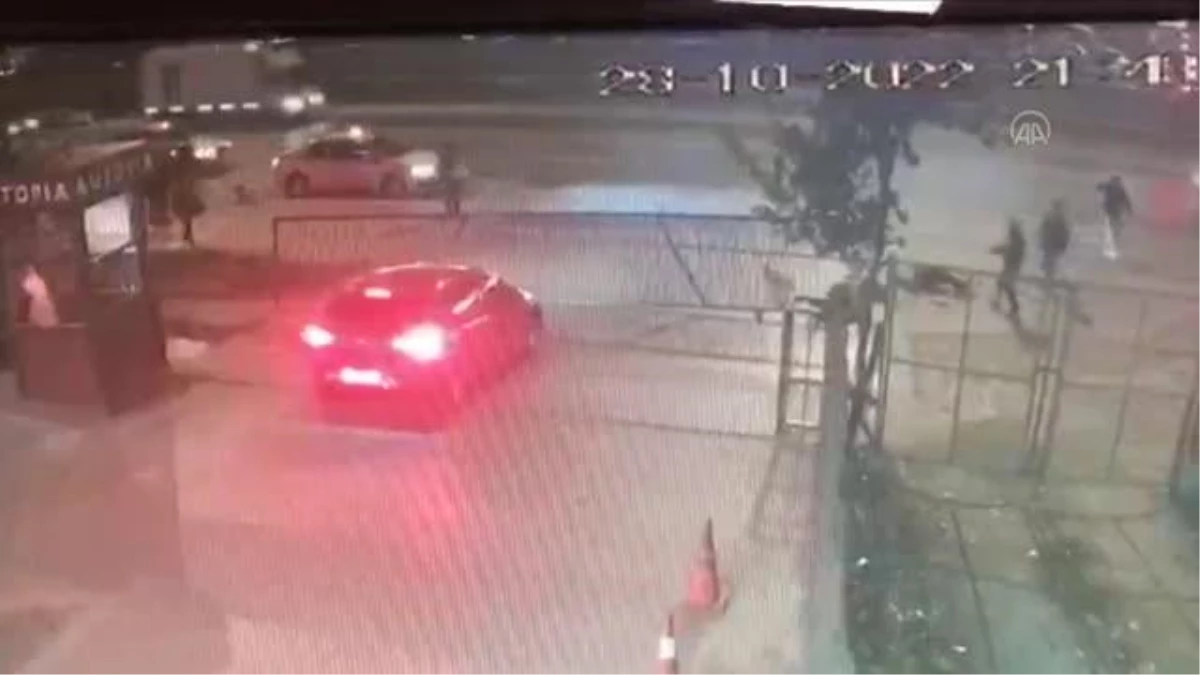 Esenyurt\'ta otopark kapısına çarparak 3 kişiyi yaralayan sürücü aranıyor