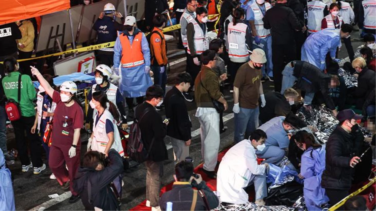Cadılar Bayramı kutlamaları Güney Kore\'de faciaya neden oldu! Yüzlerce ölü ve yaralı var