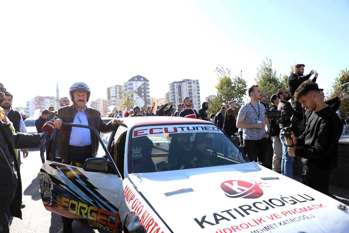 Heyecan ve Aksiyon Dolu Oto Slalom Yarışmasına Yoğun İlgi