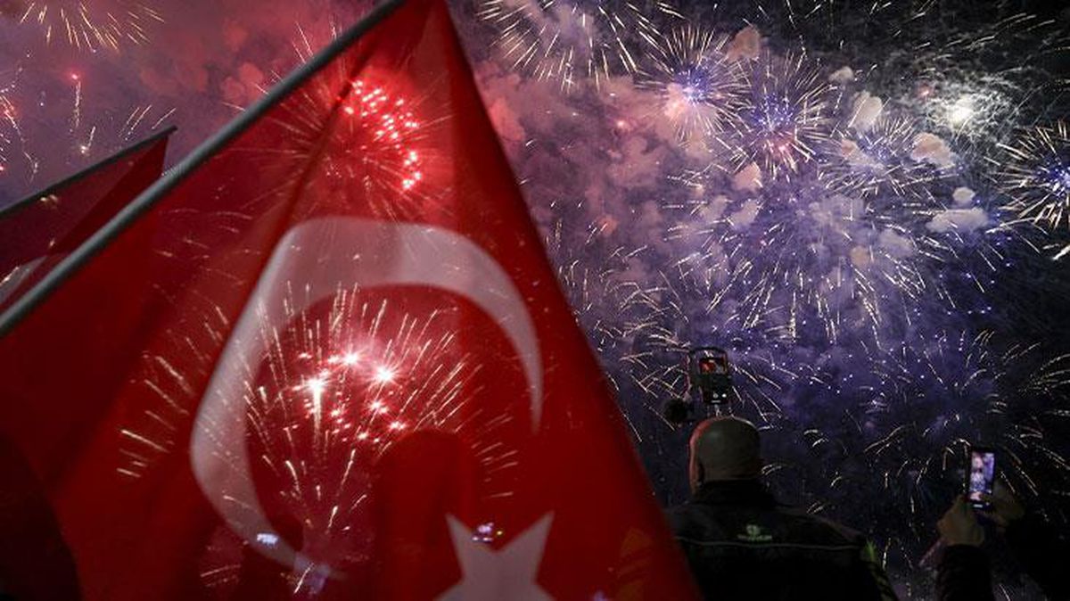 İBB'nin Üsküdar sahilindeki Cumhuriyet Bayramı kutlaması göz kamaştırdı