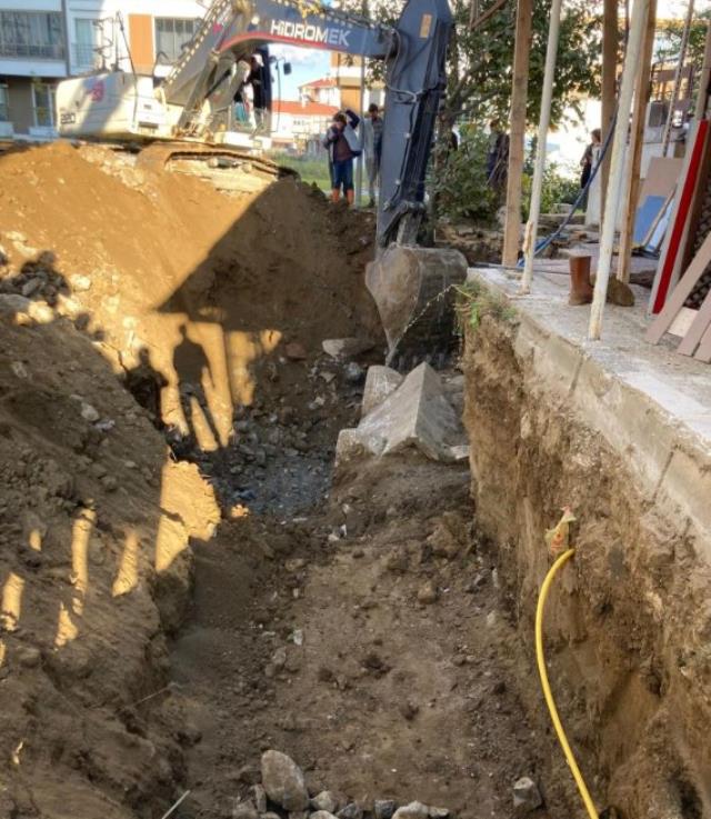 İnşaat kazısında Roma dönemine ait lahit bulundu İnşaat kazısında Roma dönemine ait lahit bulundu