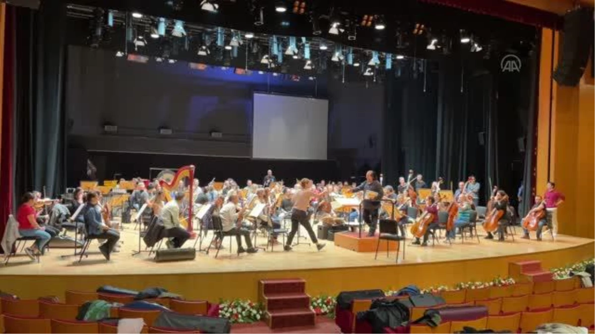 İranlı orkestra şefi Rahbari CRR\'de Cumhuriyet Bayramı konseri verecek
