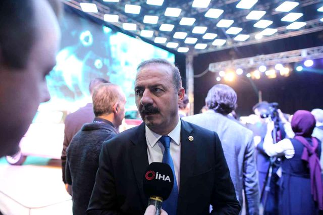 TOGG fabrikasının açılışına katılan İYİ Partili Ağıralioğlu: Doğru yapılan her şeyin arkasında dururuz TOGG fabrikasının açılışına katılan İYİ Partili Ağıralioğlu: Doğru yapılan her şeyin arkasında dururuz