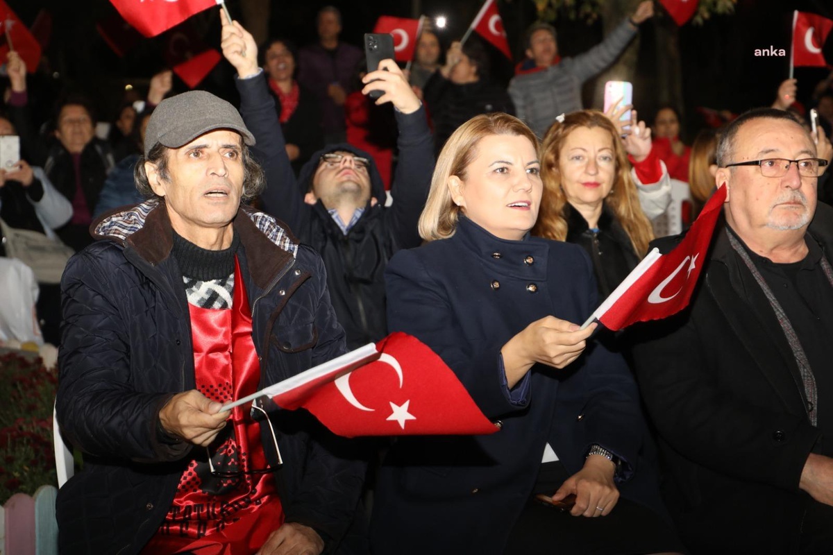 İzmit Belediye Başkanı Hürriyet, Add\'nin Cumhuriyet Bayramı Programına Katıldı