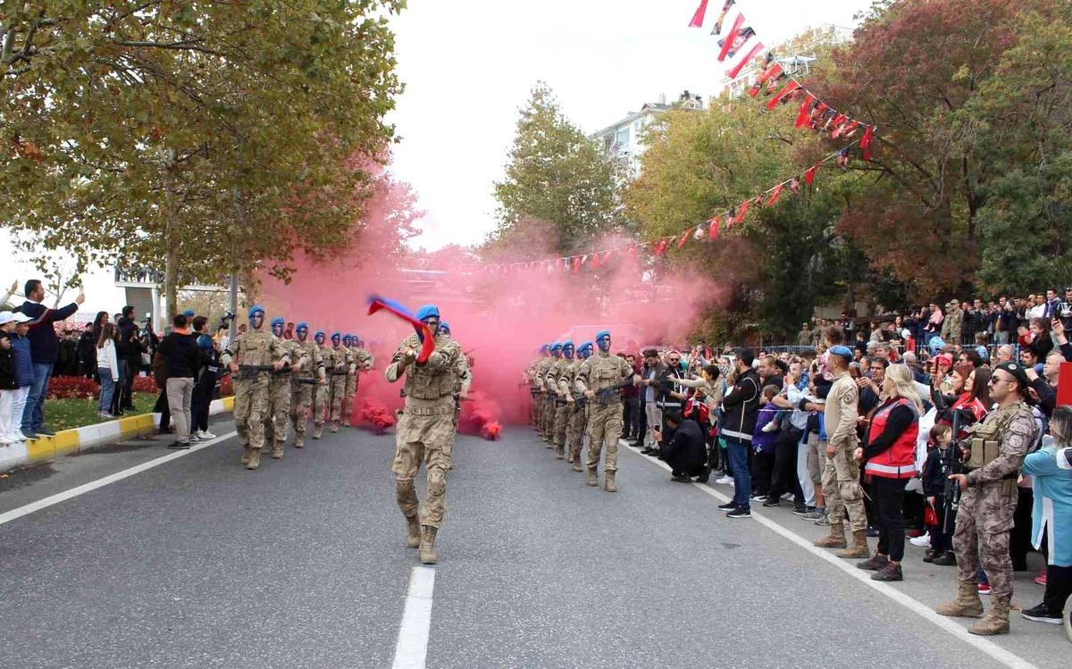 Jandarma ve polisten muhteşem gösteri: Dosta güven düşmana korku saldılar