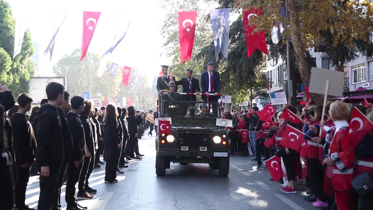 Kadıköy\'de Büyük Cumhuriyet Yürüyüşü Öncesi Renkli Görüntüler