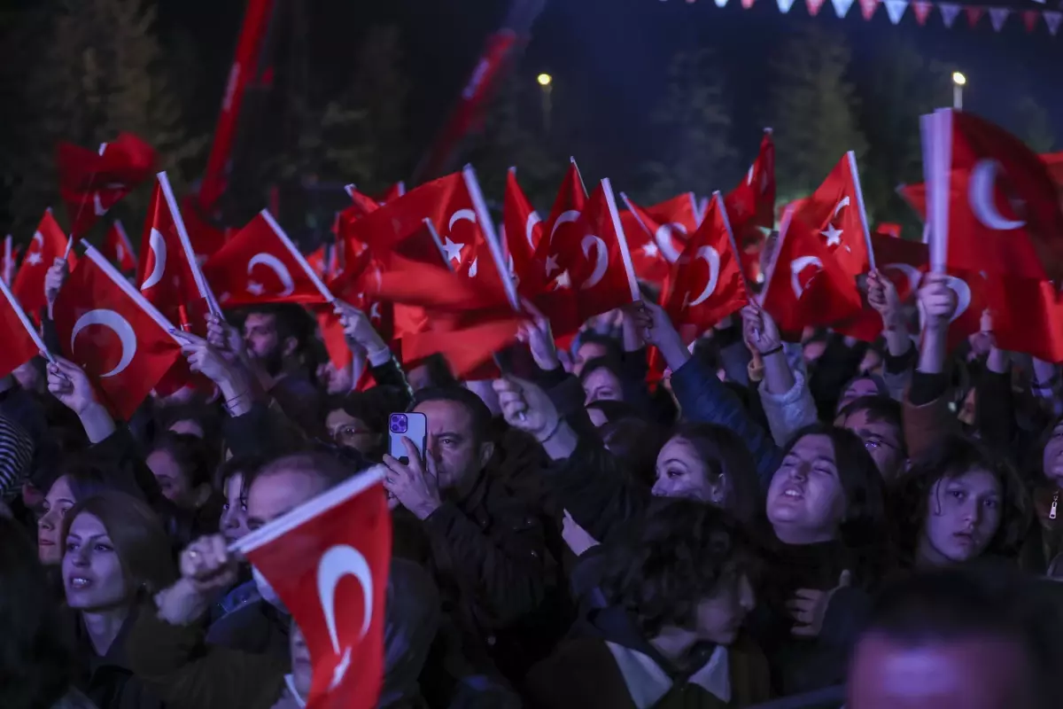 Kenan Doğulu, Cumhuriyet\'in 99. yılında başkentte konser verdi