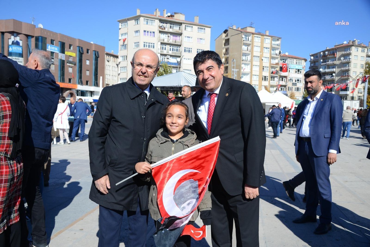 Kırşehir Belediye Başkanı Ekicioğlu, Cumhuriyet Bayramı Kutlamalarına Katıldı