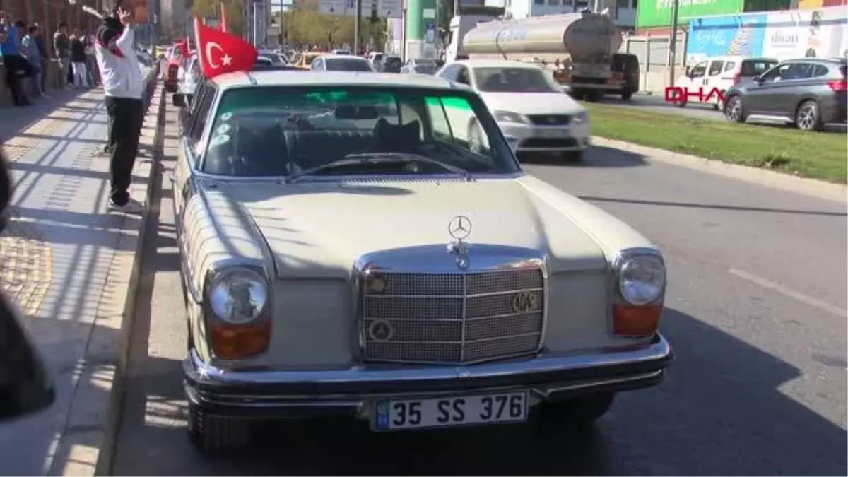 KLASİK OTOMOBİLLERLE 29 EKİM KORTEJİ