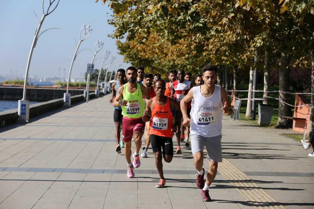 Kocaeli\'de 9\'uncu Cumhuriyet Koşusu ve Çocuk Maratonu düzenlendi