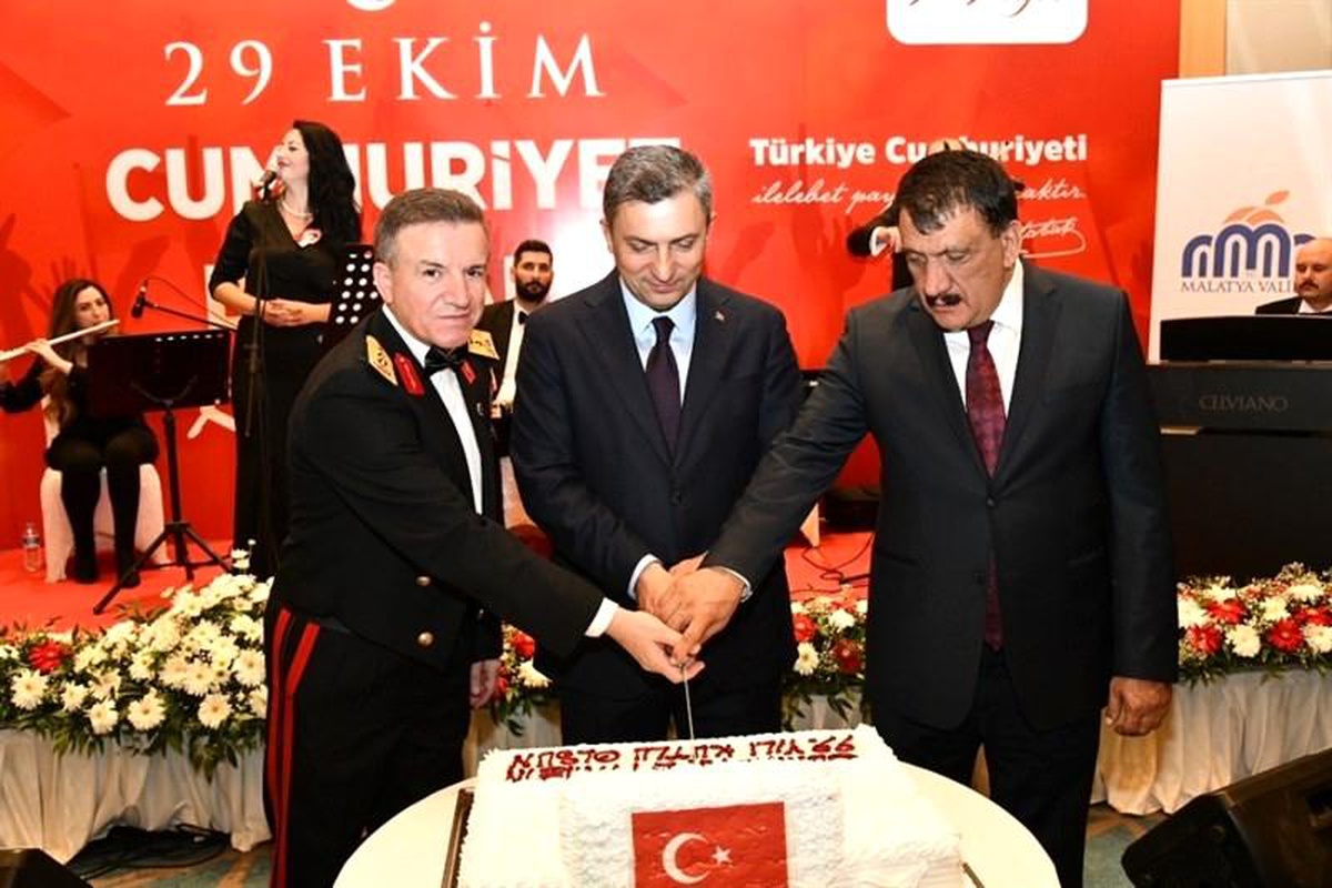 Malatya\'da "Cumhuriyet" Resepsiyonu