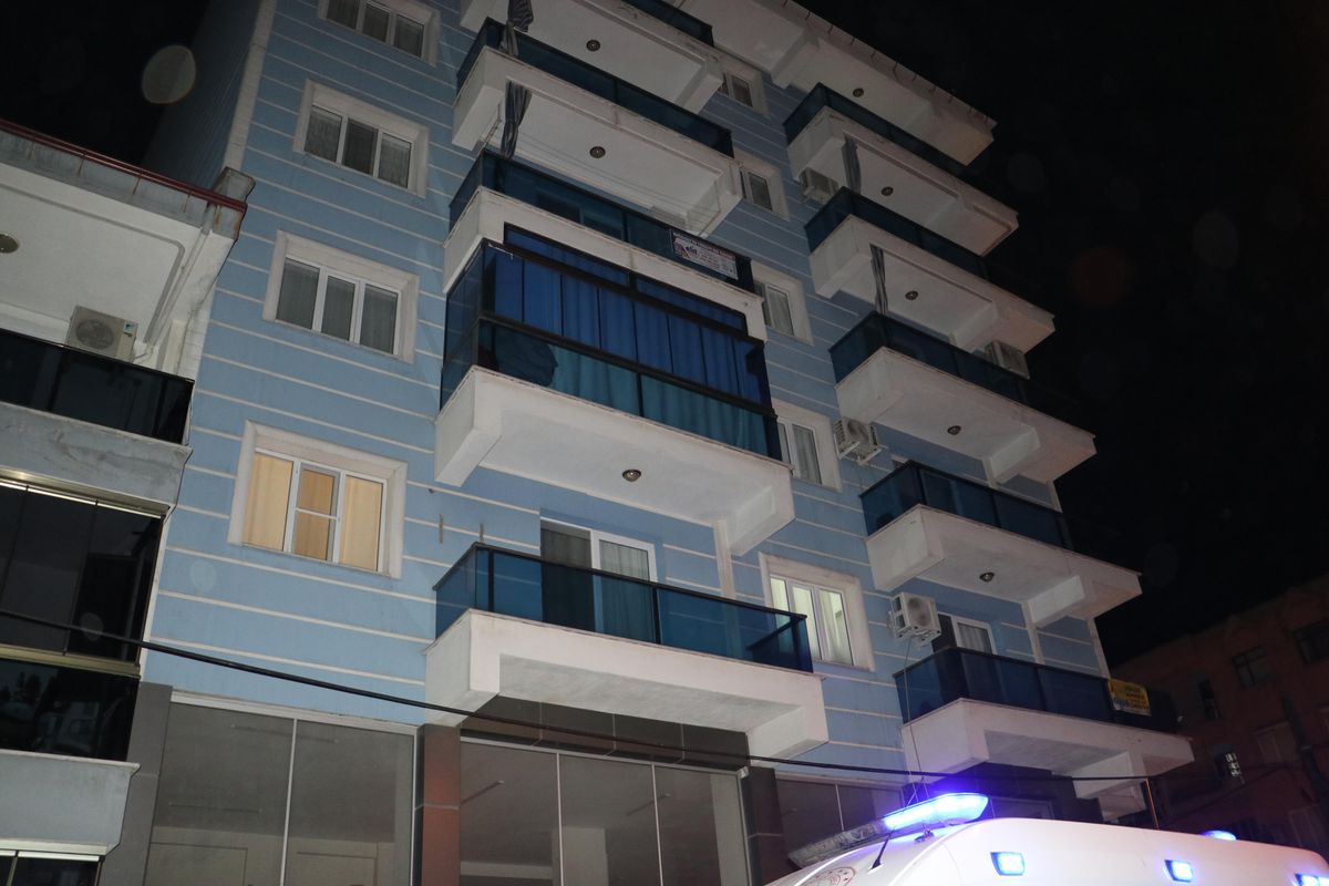 Ruhsatsız silahla kendini vurduğu öne sürülen çocuk yaşamını yitirdi