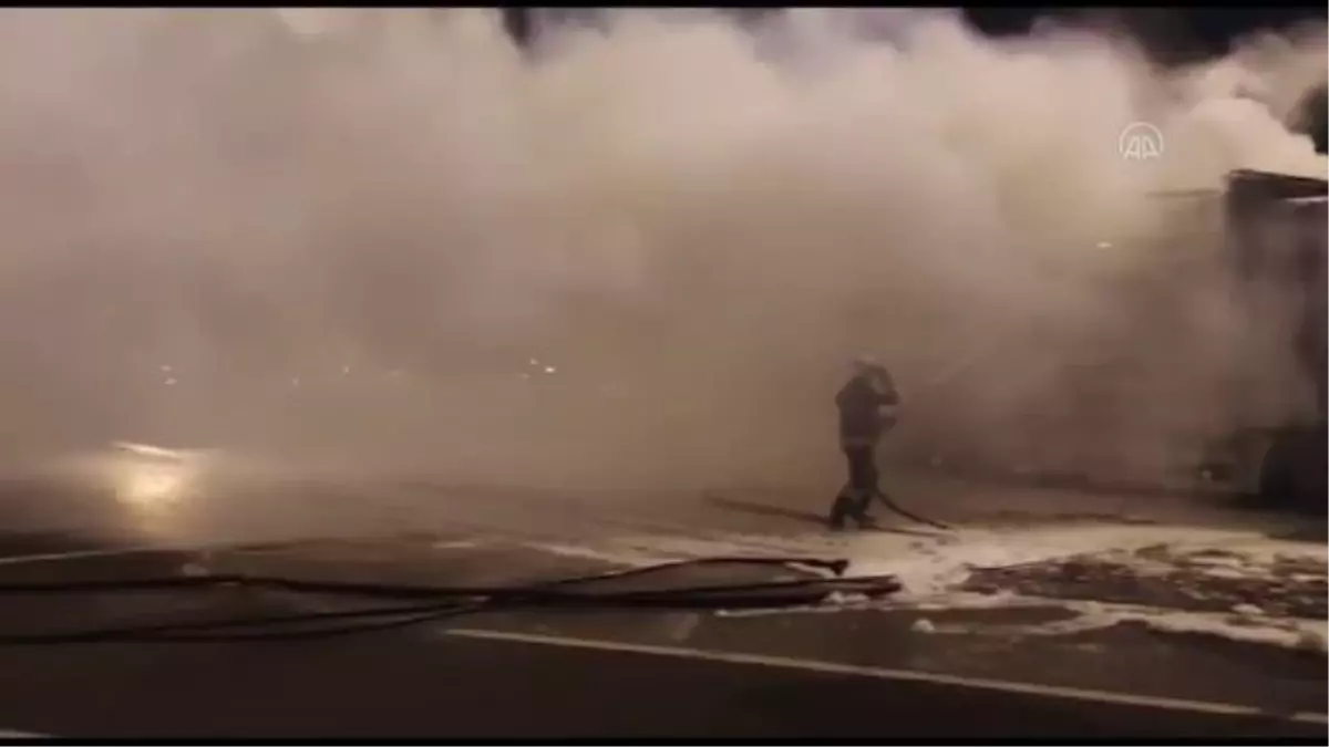 Mobilya yüklü tırda çıkan yangın söndürüldü