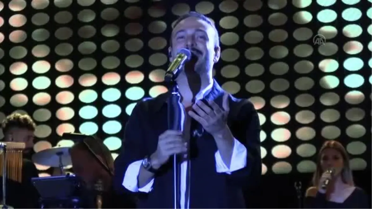 Şarkıcı Oğuzhan Koç Kahramanmaraş\'ta konser verdi
