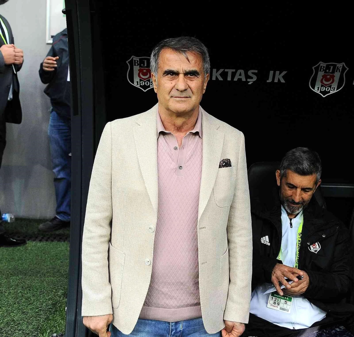 Şenol Güneş\'li Beşiktaş sahaya iniyor