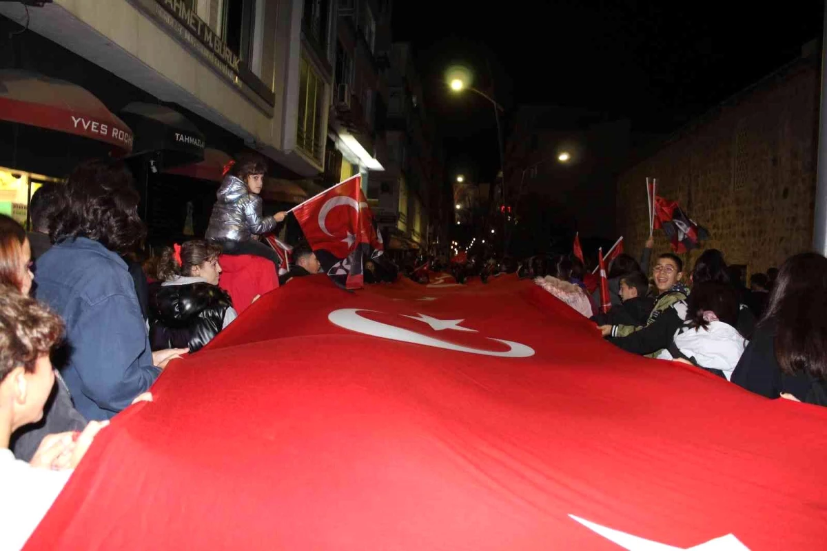Sinop\'ta fener alaylı Cumhuriyet Bayramı kutlamaları