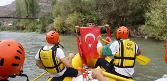 Şırnak'ta Cumhuriyet Bayramı rafting ile kutlandı
