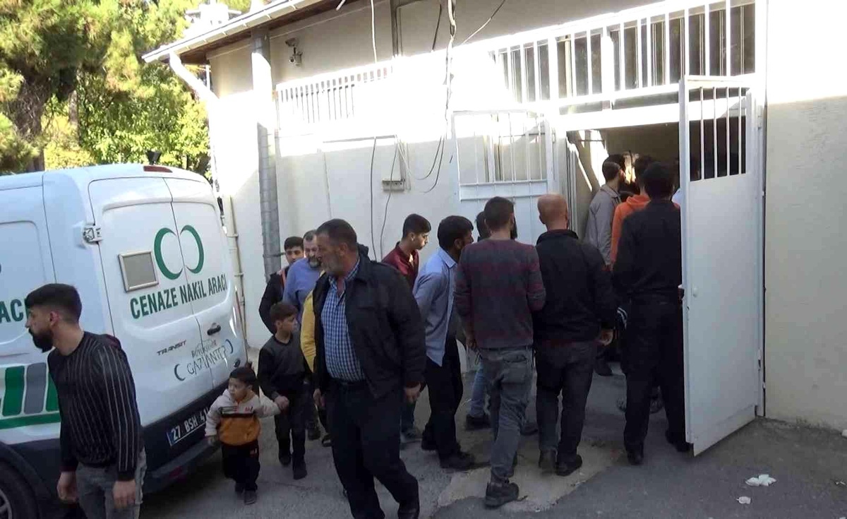 Tedavi için geldiği hastanede sedyeden düşen hasta hayatını kaybetti
