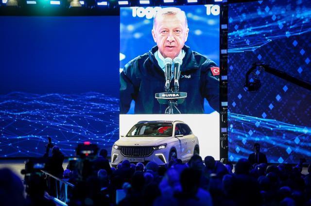 Türkiye için tarih anlar! TOGG fabrikasında banttan inen ilk aracı Cumhurbaşkanı Erdoğan kullandı Türkiye için tarih anlar! TOGG fabrikasında banttan inen ilk aracı Cumhurbaşkanı Erdoğan kullandı