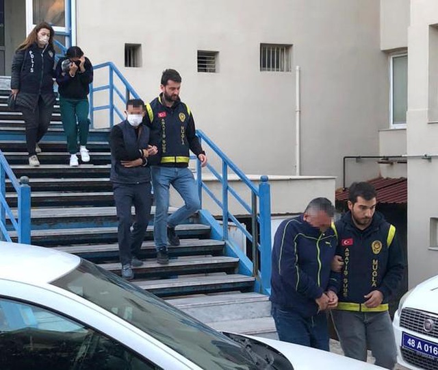 Üniversite öğrencilerini fuhşa zorlayan çeteye operasyon! Fotoğraflarla tehdit etmişler Üniversite öğrencilerini fuhşa zorlayan çeteye operasyon! Fotoğraflarla tehdit etmişler
