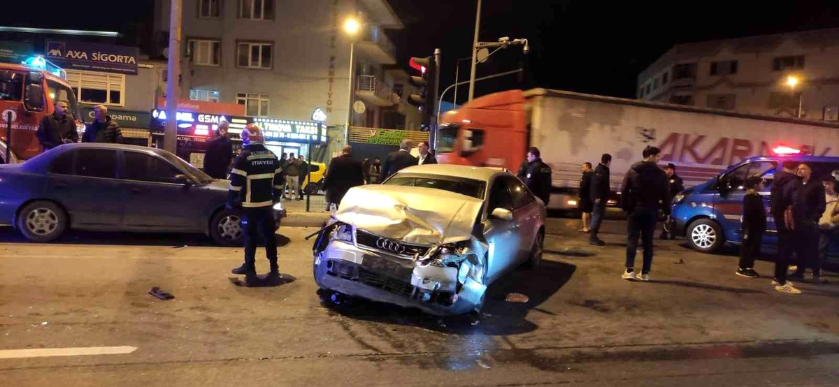 Yalova iki otomobil çarpıştı: 4 yaralı