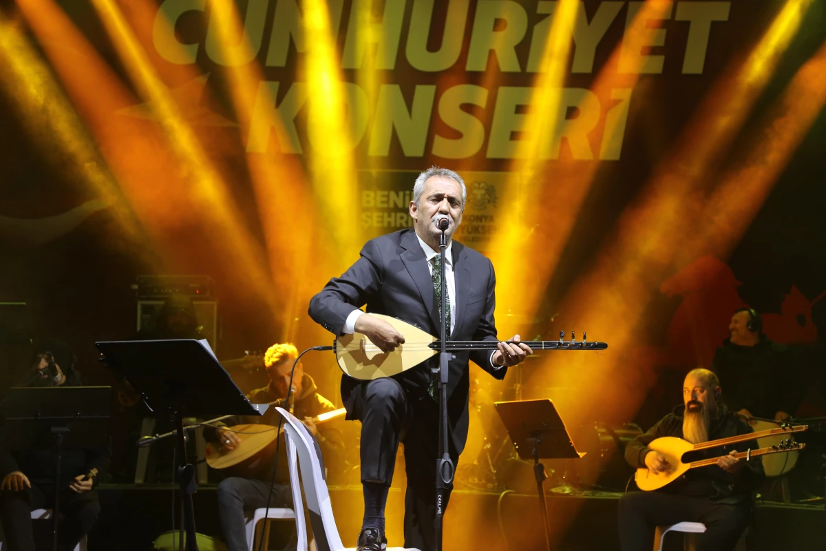 Yavuz Bingöl Konya\'da Cumhuriyet Konseri verdi