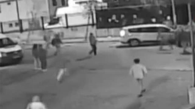 Acemi sürücü 5 kişilik aileye böyle çarptı Acemi sürücü 5 kişilik aileye böyle çarptı