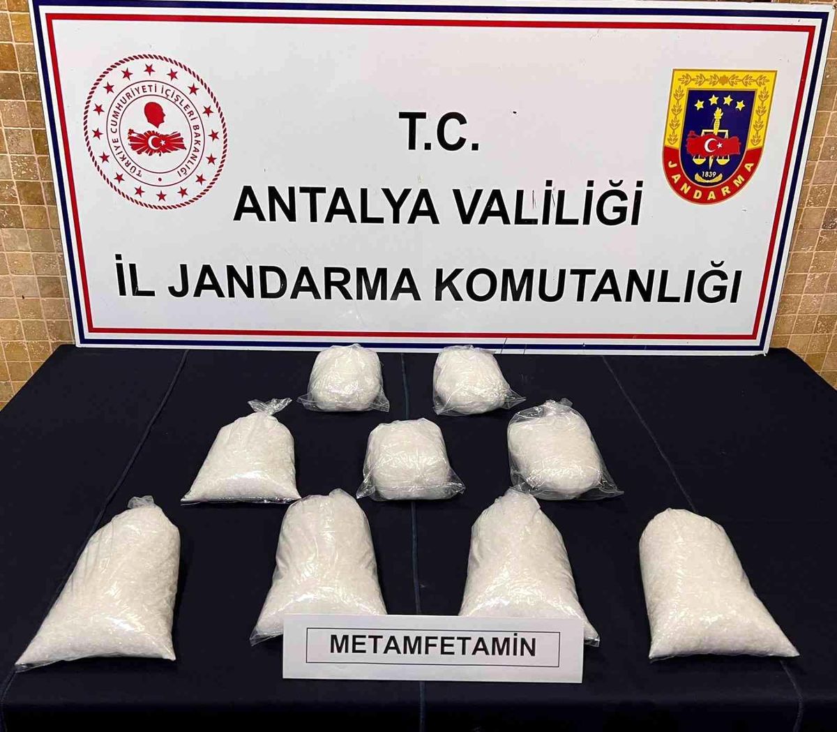 Antalya\'da 5,5 kilo metamfetamin ele geçirildi