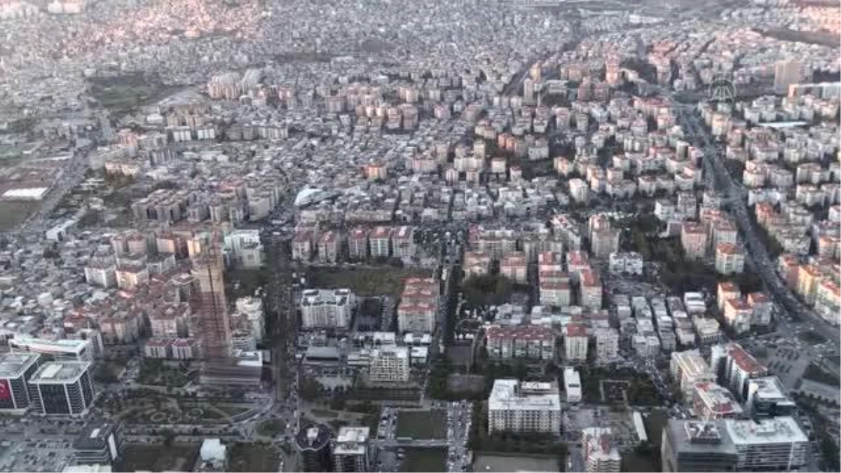 (ARŞİV) İzmir\'i sarsan depremin üzerinden iki yıl geçti