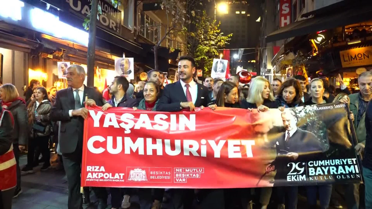 Beşiktaş\'ta Cumhuriyet Bayramı Kutlaması: "Milli Bayramlar En Güzel Beşiktaş\'ta Kutlanır"