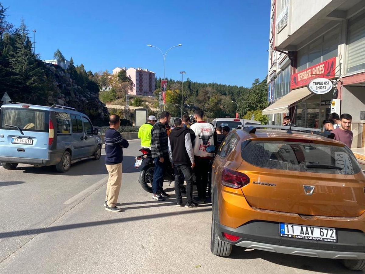 Bilecik\'te motosiklet yayaya çarptı: 2 yaralı