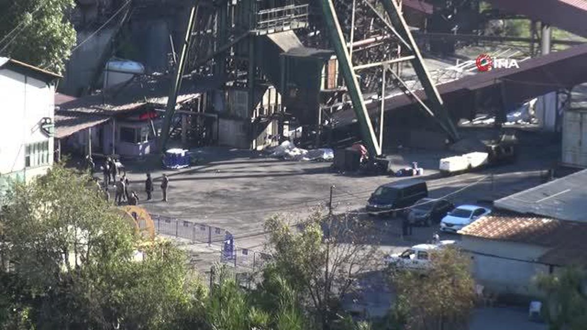 Bilirkişi heyeti ve savcılar yeniden patlamanın meydana geldiği maden ocağında