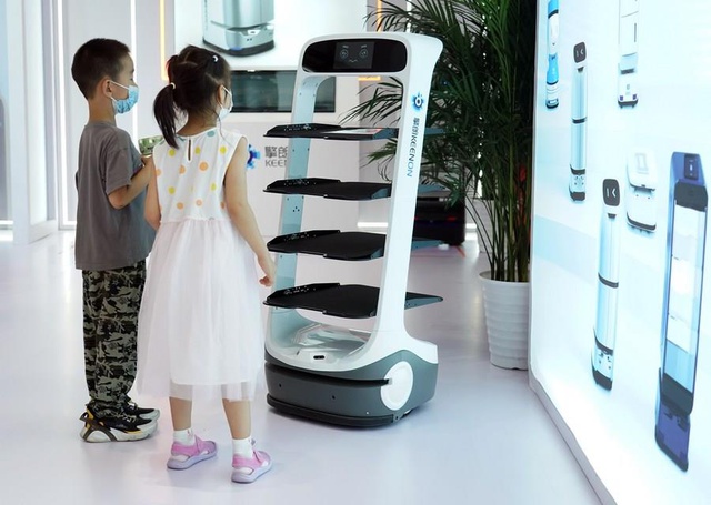 Çin'in Hizmet Robotları Yeni İşlere Atılıyor Çin'in Hizmet Robotları Yeni İşlere Atılıyor