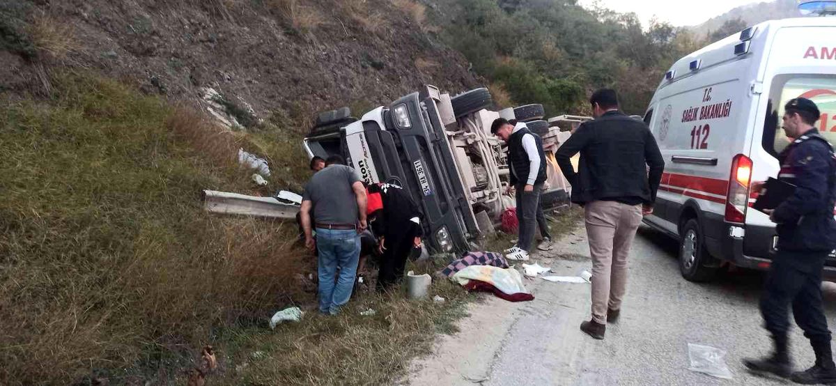 Devrilen kamyonda kızın ayak parmağı koptu