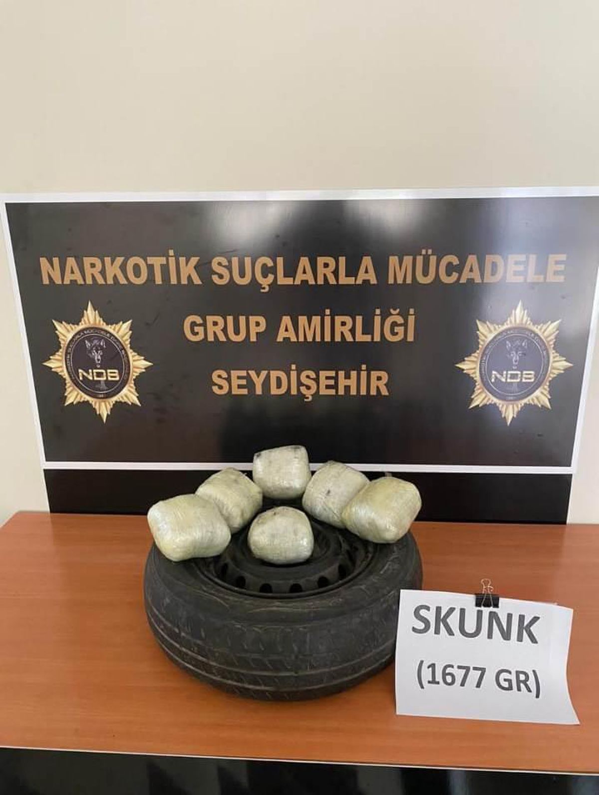 Durdurulan araçta 1 kilo 677 gram uyuşturucu madde bulundu
