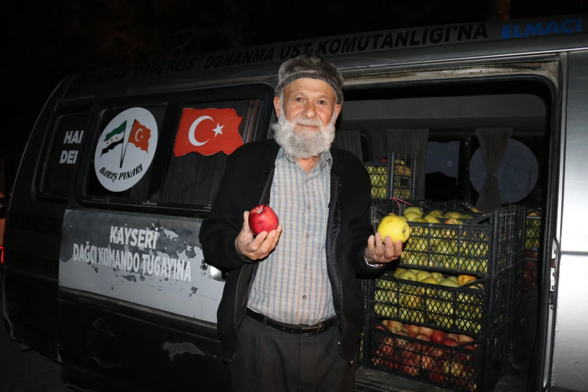 "Elmacı Dede" Denizli\'de yetiştirdiği elmaları Mehmetçik için topladı